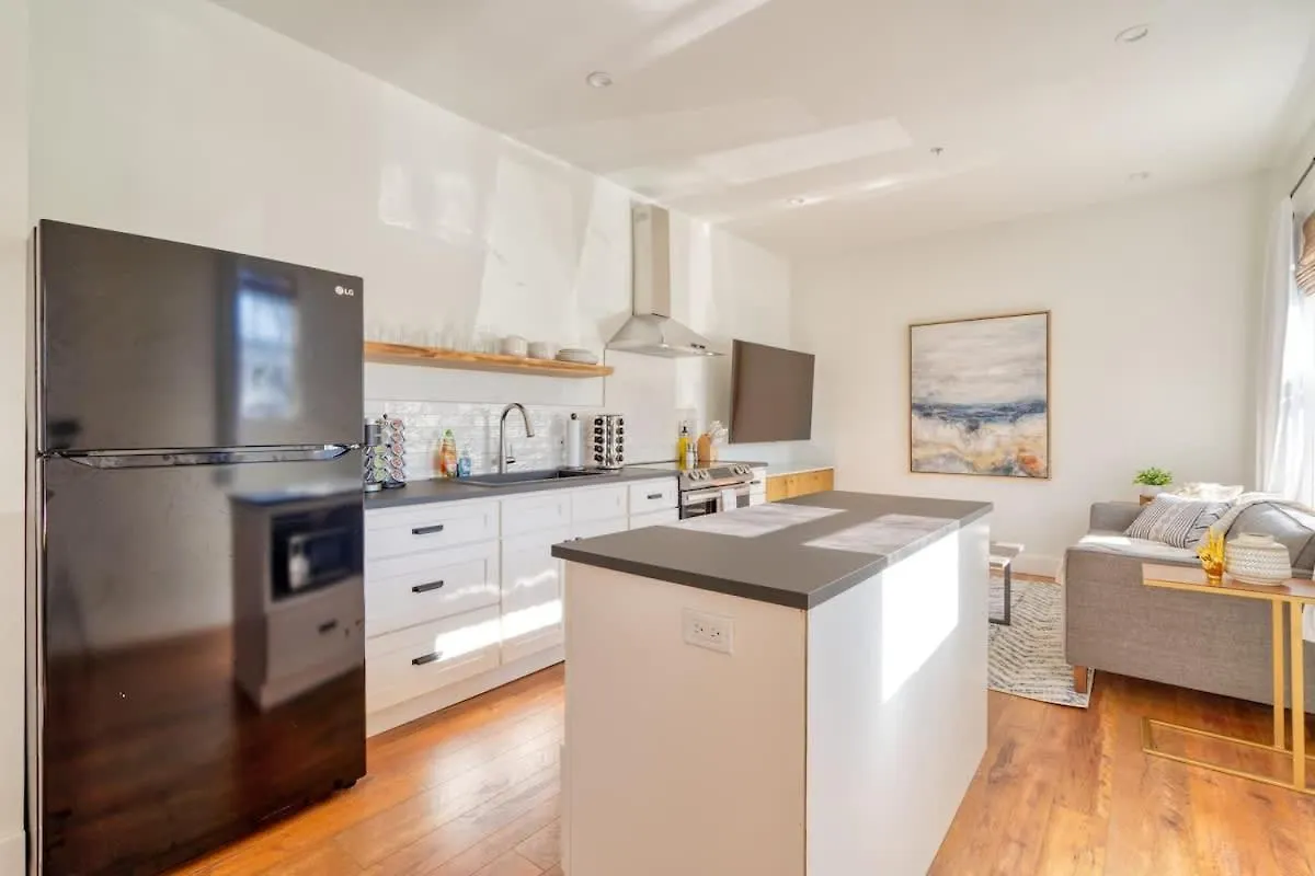 Stay Portland - The Charmante Suite- Breweries & Boutiquess kontakt